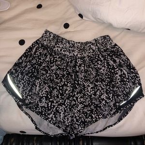 LuluLemon Hotty Hot Shorts II Long 4”